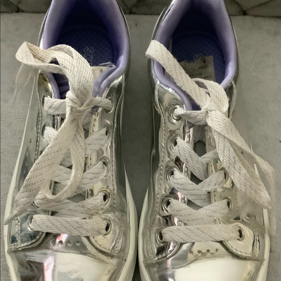 Skechers memory foam, little girls size 1.5 lace up sneakers. Pre-owned. - Picture 6 of 7